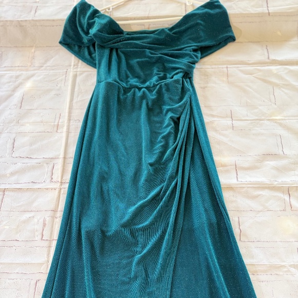 Cameo Teal Off The Shoulder, Floor Length Glitter Gown Size Large NWOT - Picture 1 of 8